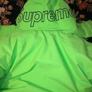Supreme Goretex 700fill Jacket size M slightly use